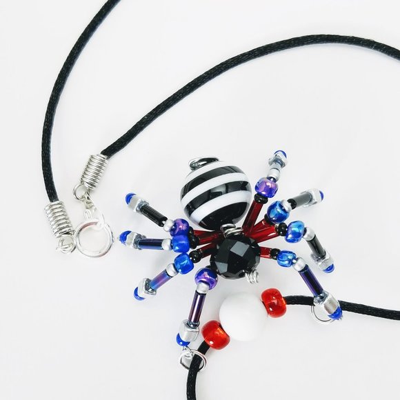 Halloween Spider Necklace, Spooky, Beaded Jewelry, Costume Accessory, Goth Style - Picture 4 of 7